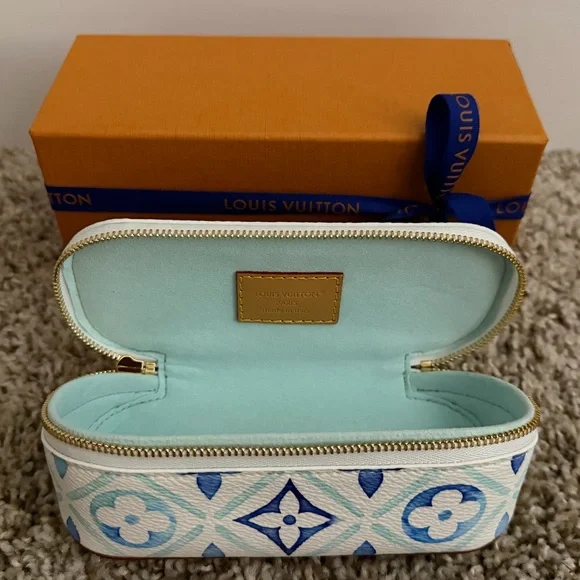 Louis Vuitton Sunglasses Pouch GM, Lagoon By The Pool Limited Edition - Picture 4 of 6